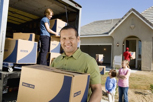 Packing boxes and furniture for short-term storage in Muswellhill
